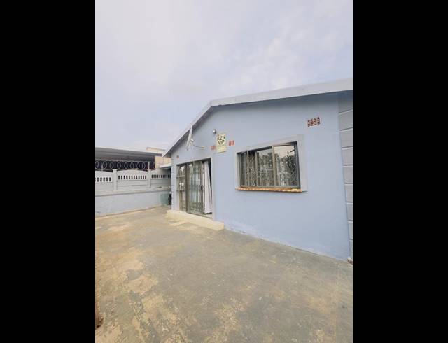 4 BEDROOM HOUSE FOR SALE IN NEWLANDS WEST
